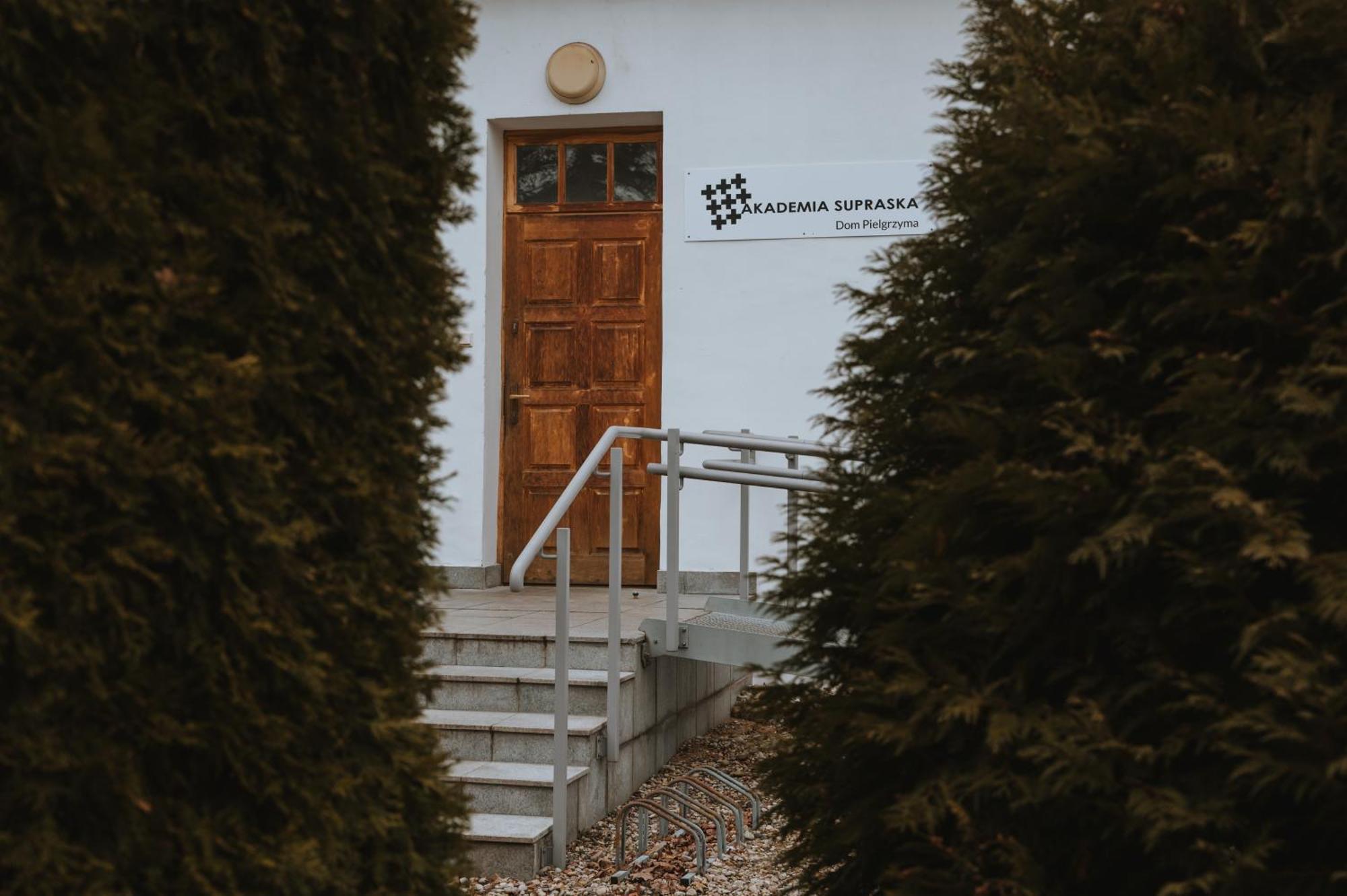 Pokoje Goscinne Domu Pielgrzyma W Supraslu Exterior photo